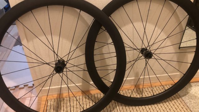 45mm高の中華カーボンリム(Fiberin cycling)でディスクブレーキ  
